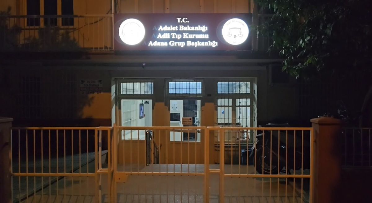 Adana'da otoyol kenarında erkek cesedi bulundu