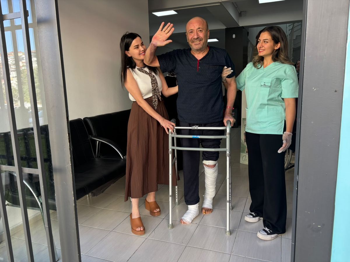 Akıma kapılan işçinin ampütasyon önerilen bacakları, mikrocerrahi yöntemiyle kurtarıldı