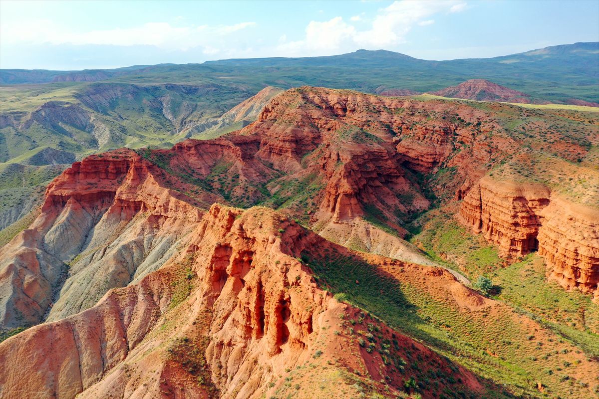 Arizona kanyonlarına benzetilen Bayam Kızıllıkları doğa tutkunlarını bekliyor