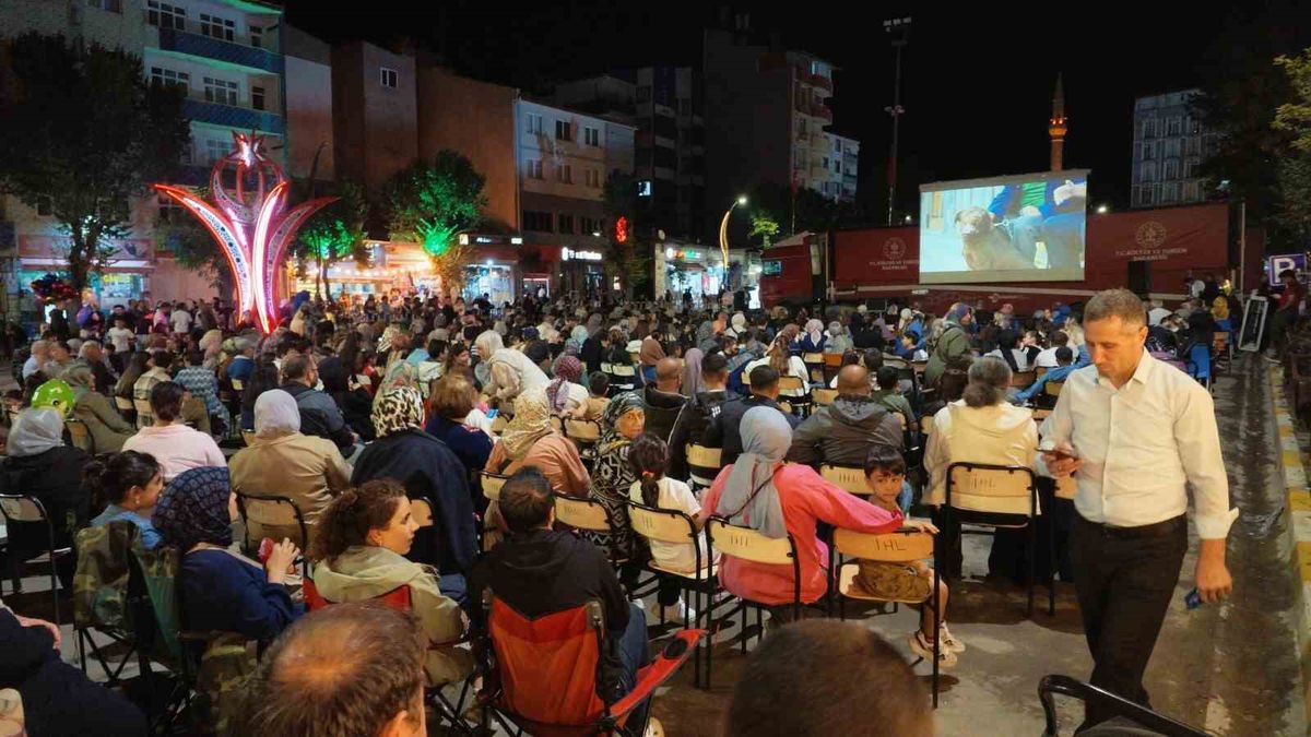 Bakan Ersoy duyurdu: 'Gezen sinema Türkiye’nin 81 ilinin tamamına ulaştı'