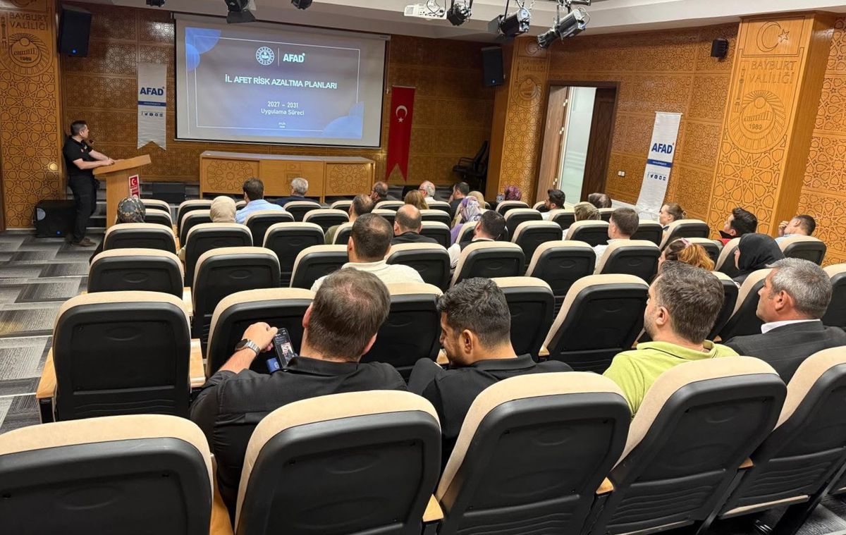 Bayburt’ta afet risklerini azaltacak çalışmalar toplantıda ele alındı