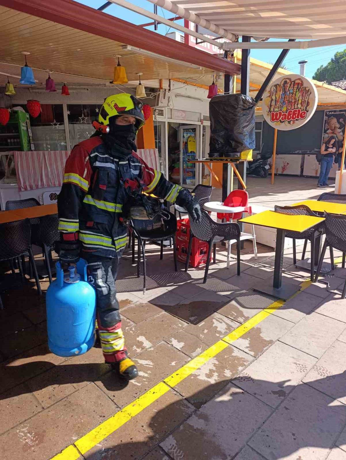 Burhaniye’de işyeri yangını paniğe neden oldu