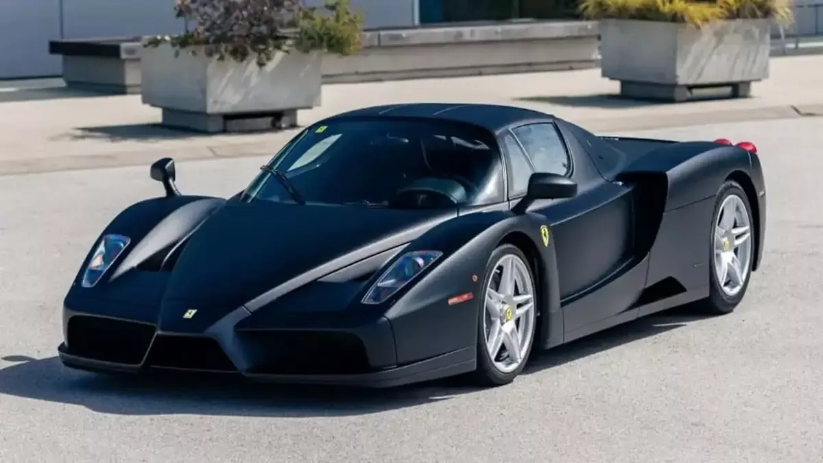 Dünyanın Tek Mat Siyah Ferrari Enzo’su Satışa Çıktı