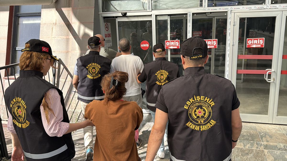 Eskişehir’de hapis cezası bulunan 2 kişi yakalandı