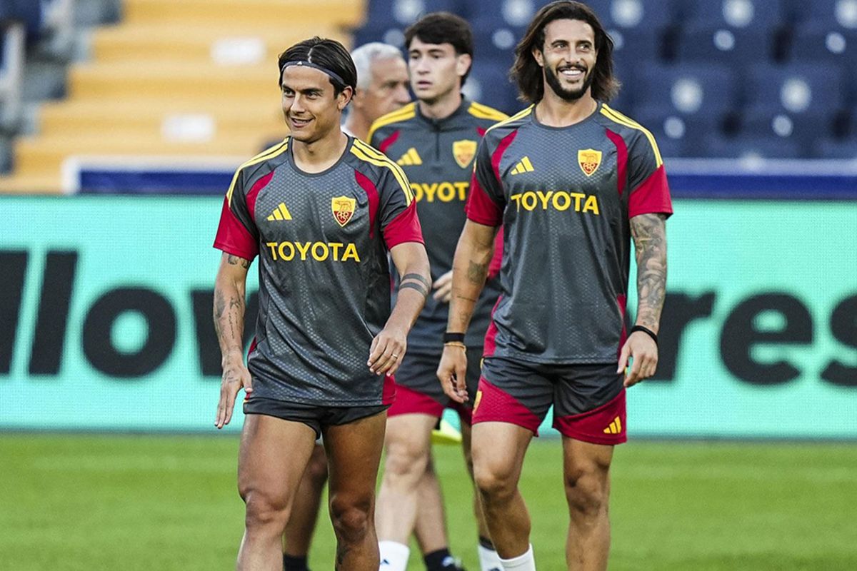 Fenerbahçe maçı öncesi Kadıköy'de son antrenmanını yapan Roma'da şok sakatlık