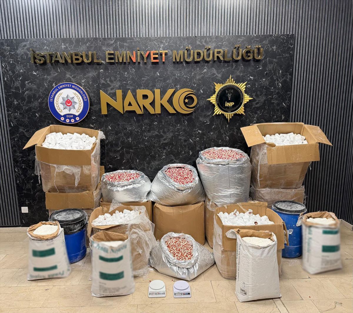 İstanbul'daki uyuşturucu operasyonlarında 11 zanlı yakalandı