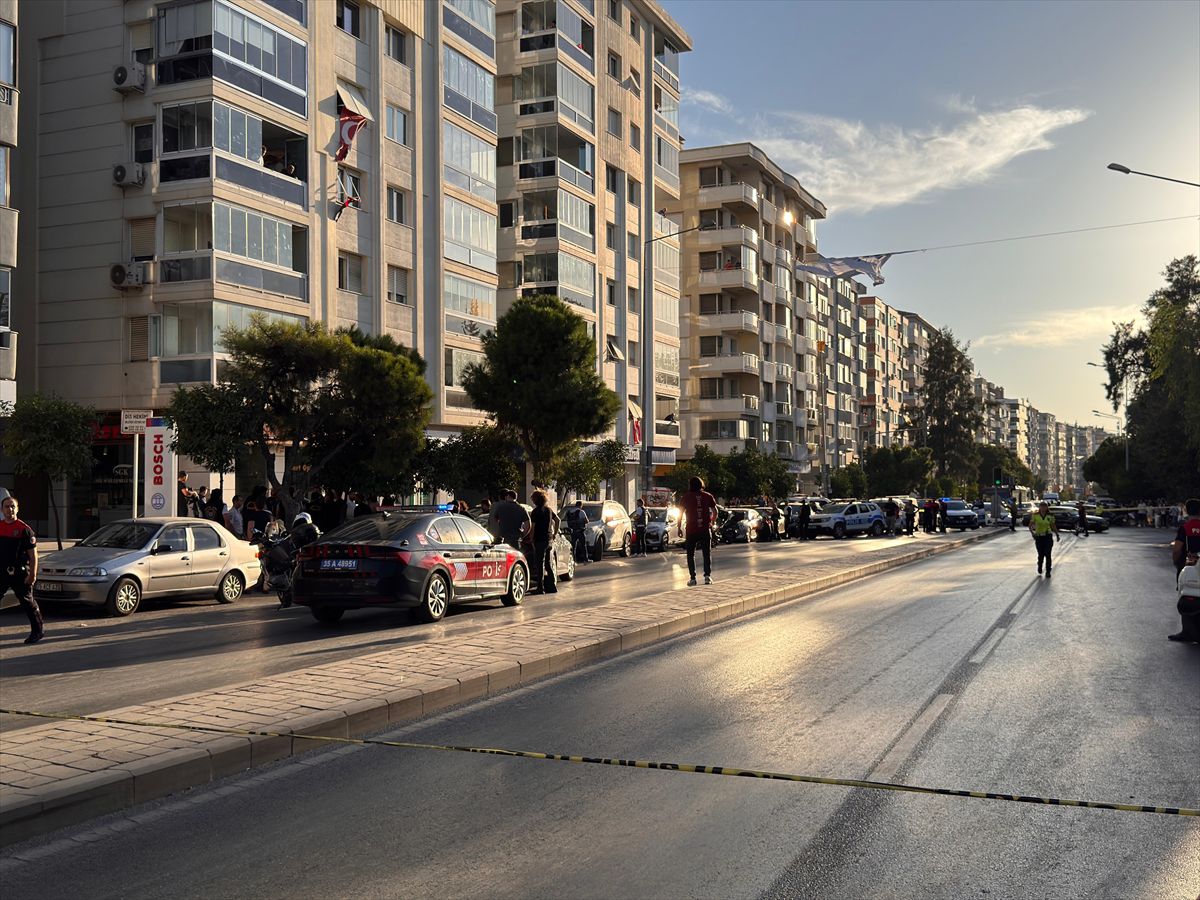 İzmir'de bankada rehin alma iddiası üzerine bölgeye ekipler sevk edildi