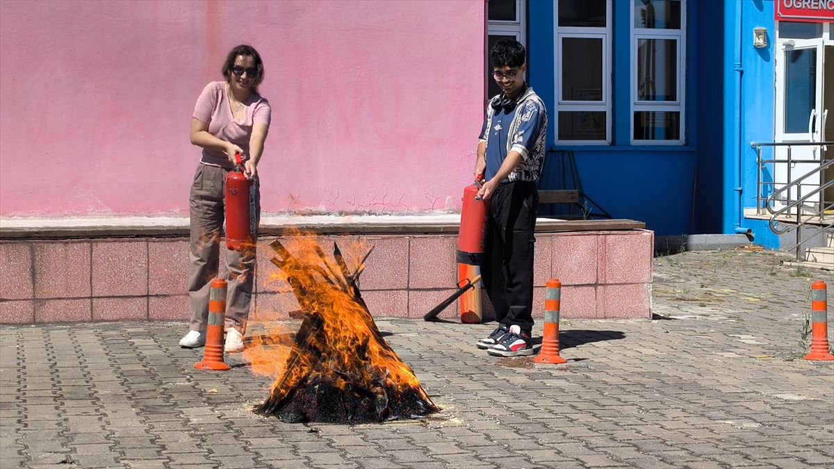 Karabük Üniversitesinde deprem ve yangın tatbikatı yapıldı
