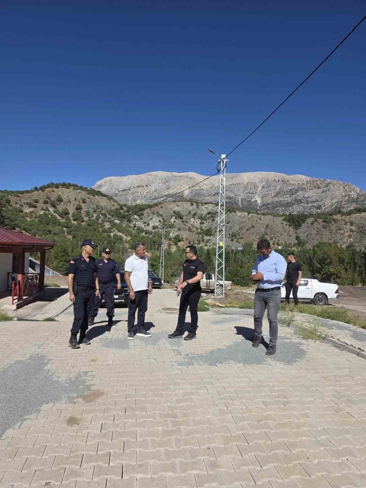 Kaymakam Algın, deprem konutlarındaki çalışmaları inceledi