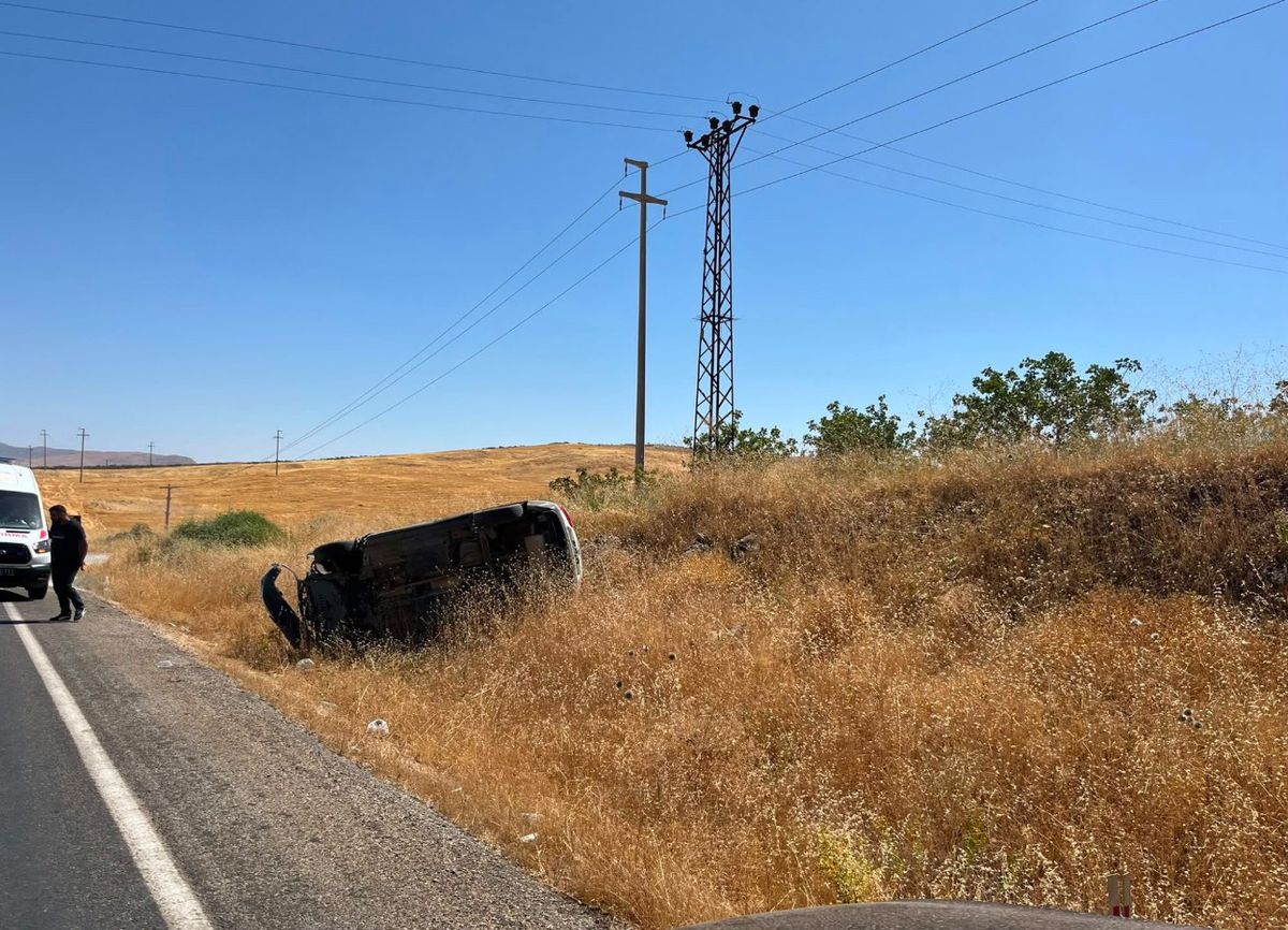 Kurtalan’da takla atan otomobilin genç sürücüsü yaralandı