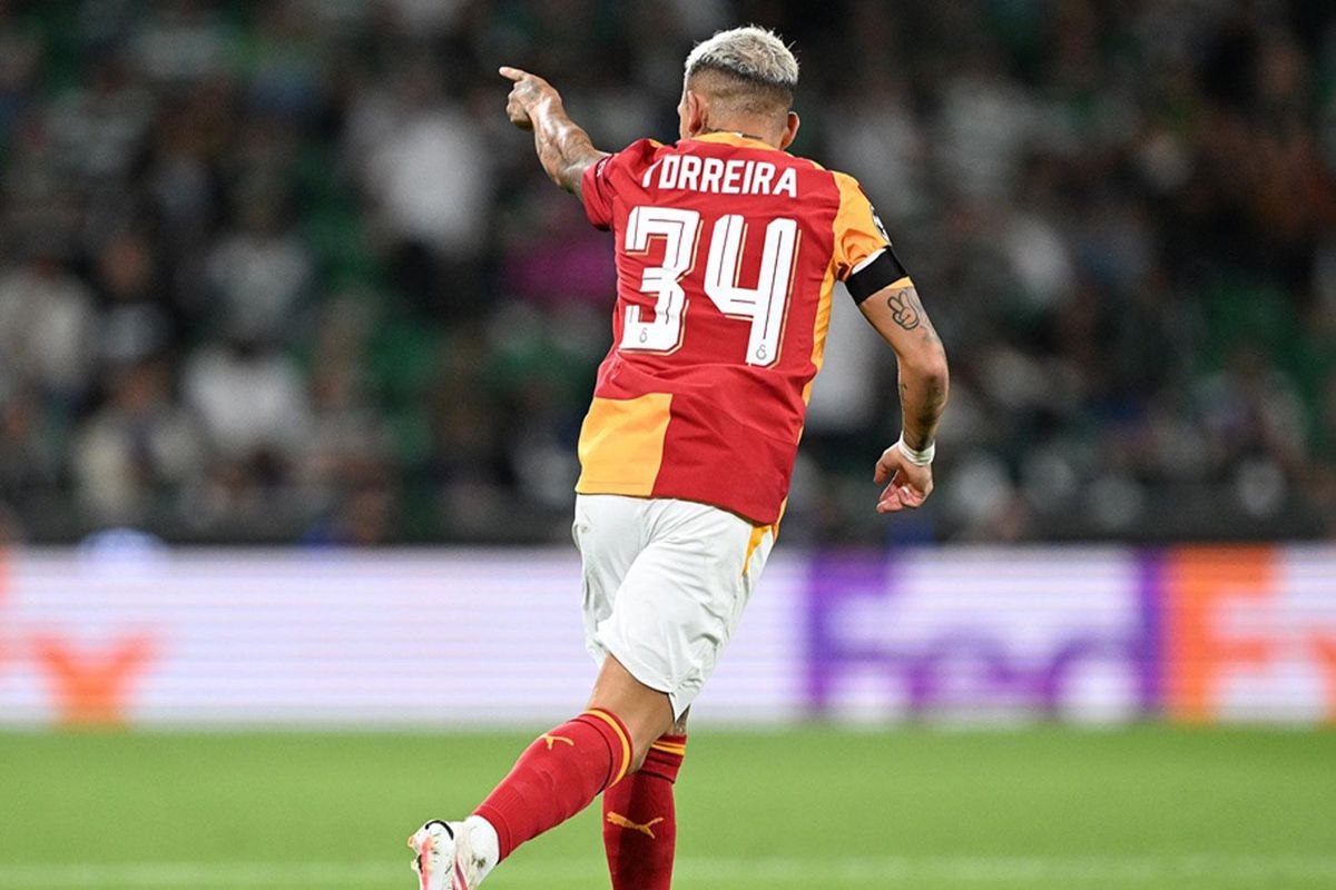 Lucas Torreira'dan tarihi gol