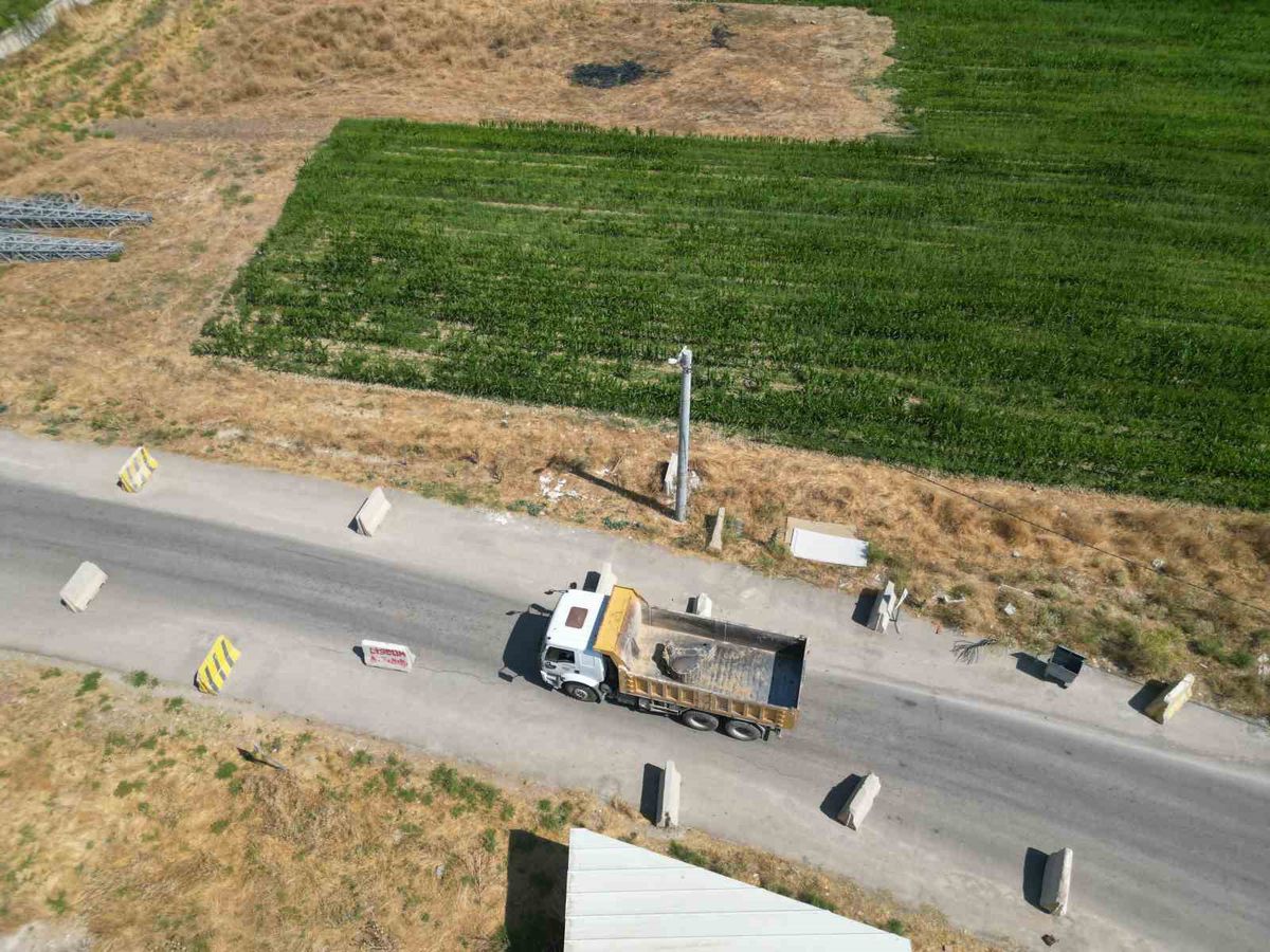 Mahalle sakinlerini çileden çıkaran ’beton bariyer’ bilmecesi