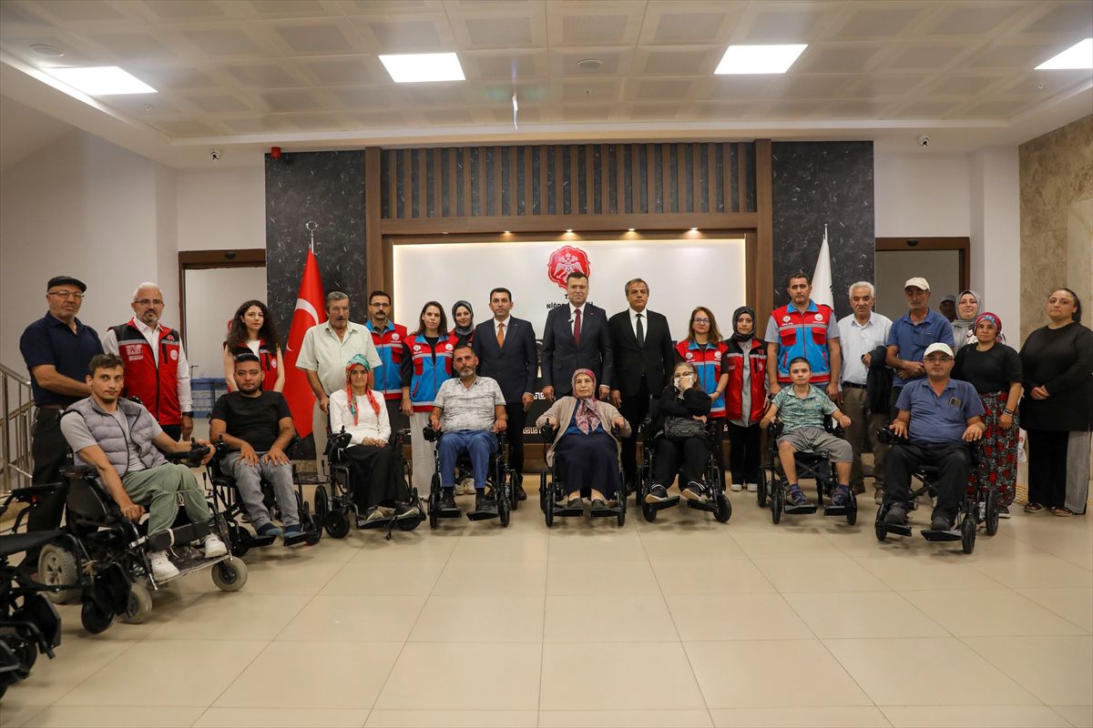 Niğde’de 21 akülü tekerlekli sandalye ihtiyaç sahiplerine teslim edildi