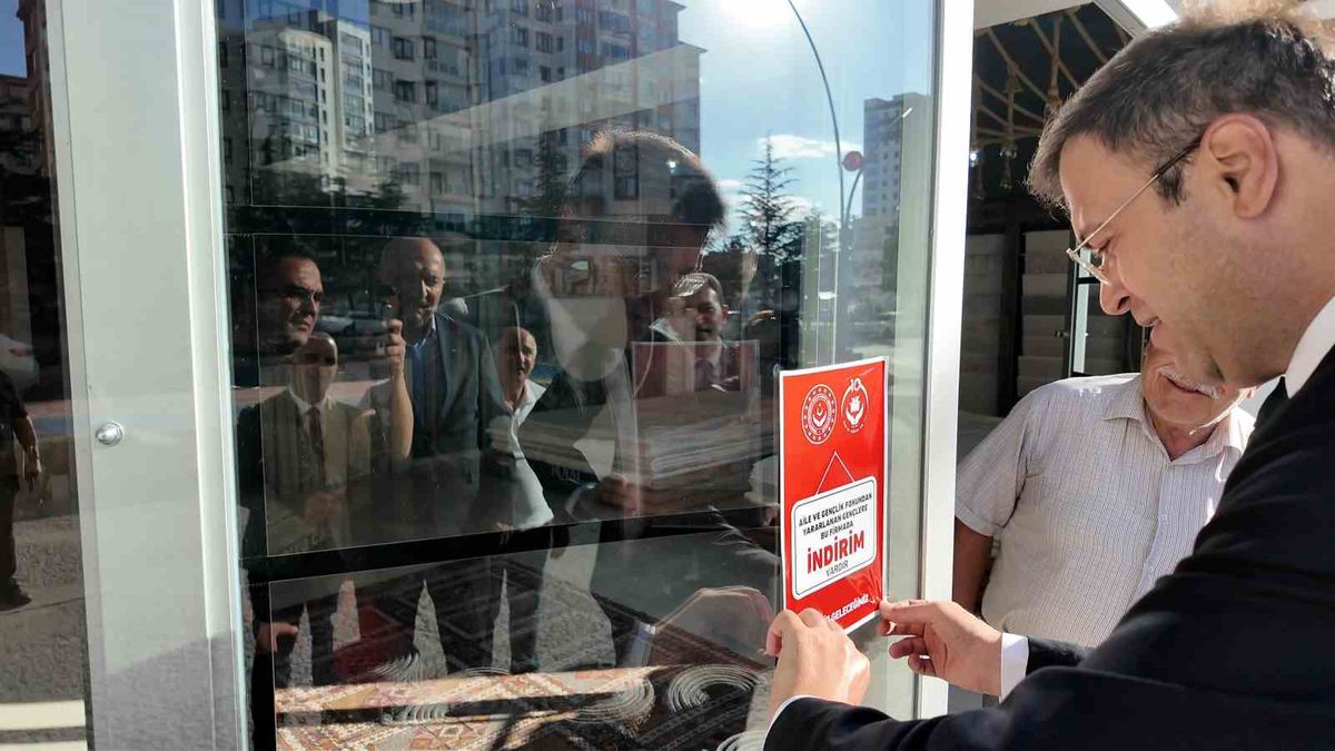 Niğde’de evlenecek gençlere esnaftan destek eli
