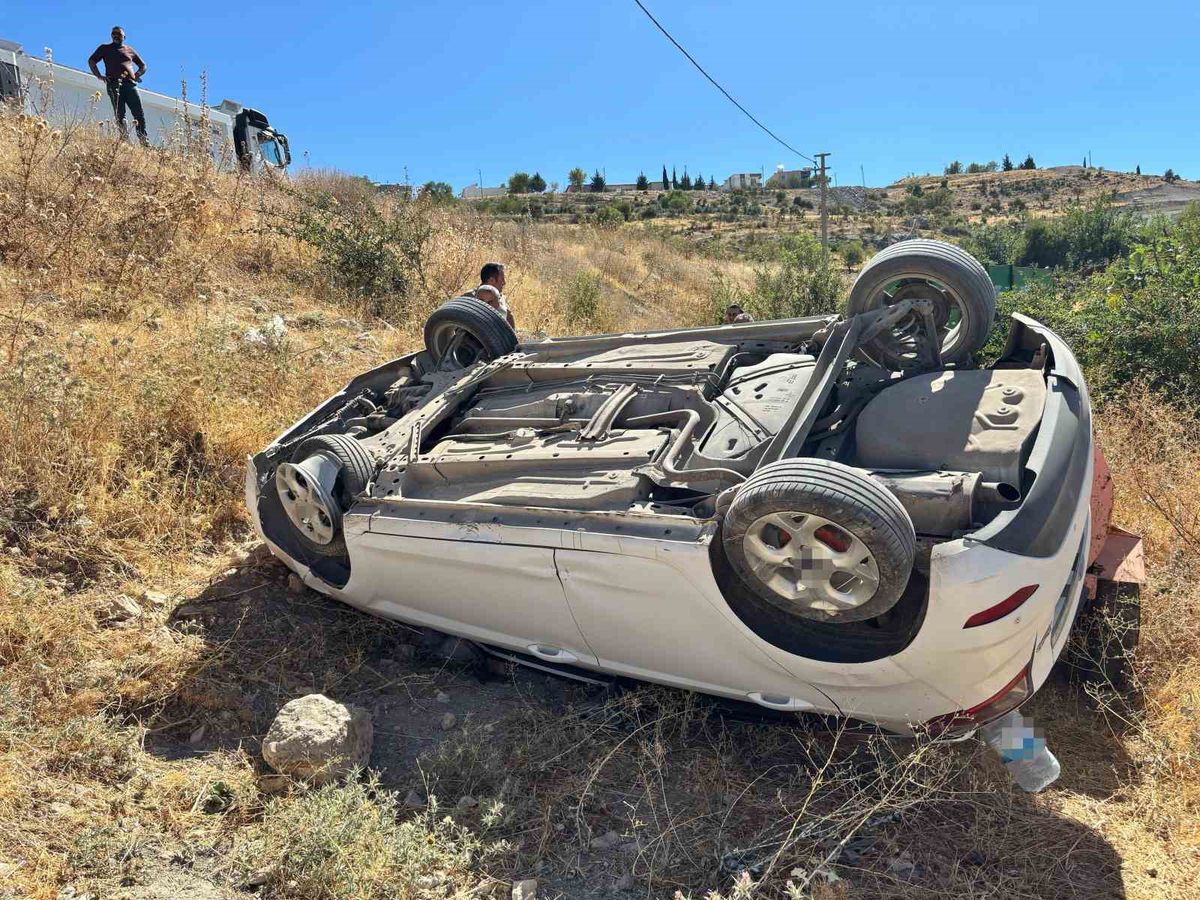 Otomobil takla attı: 2 yaralı