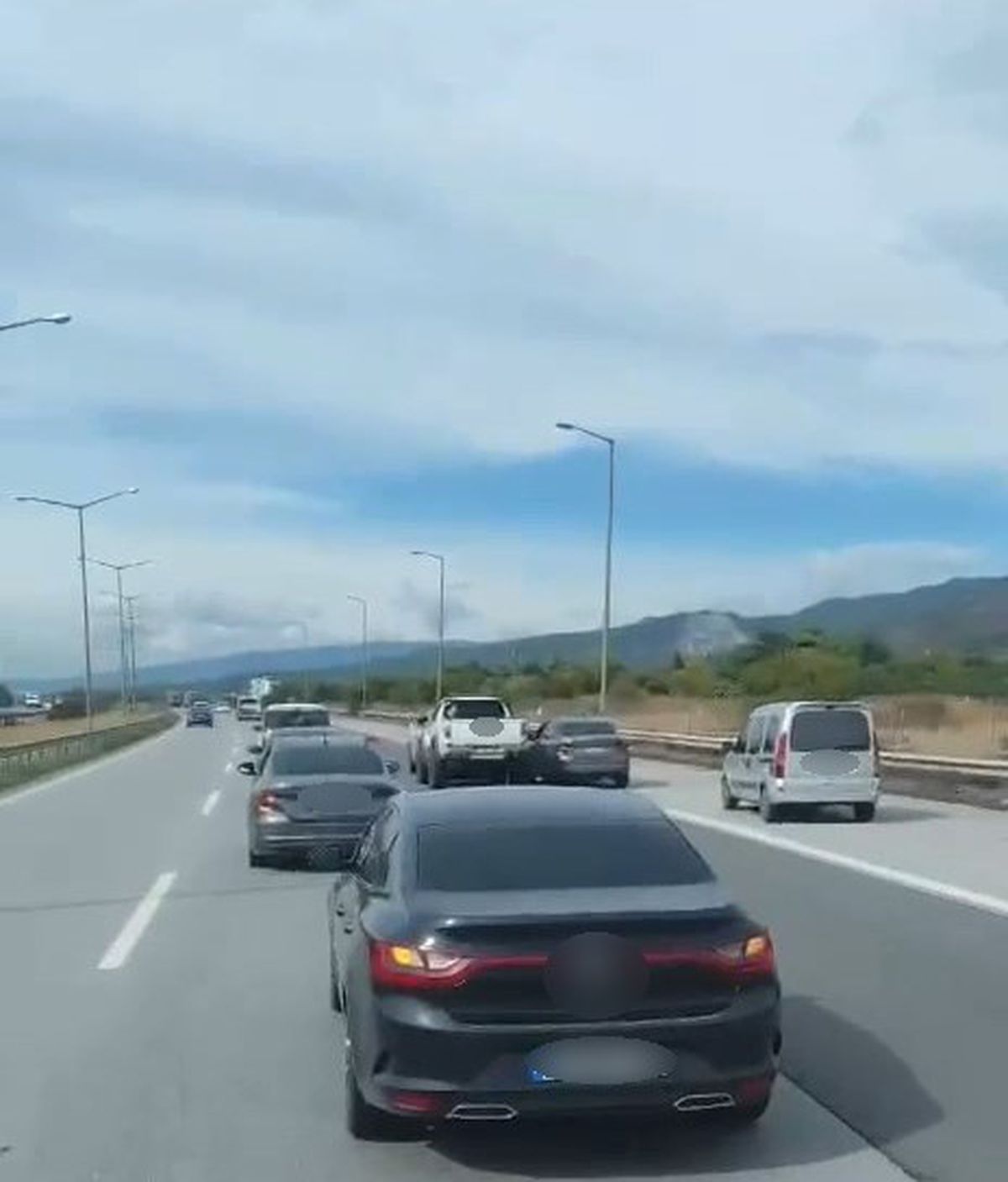 Otoyolda düğün konvoyu oluşturan sürücülere ceza yağdı