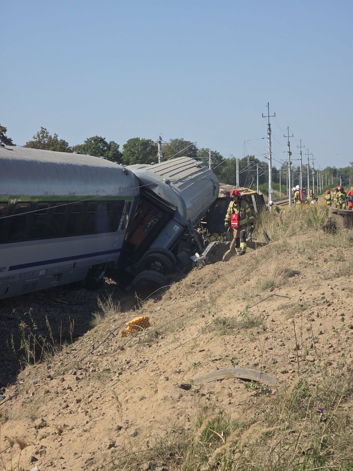 Polonya'da tren kamyonla çarpıştı: 1 ölü, 19 yaralı