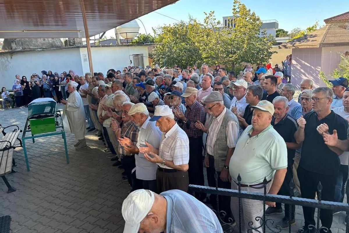 Usta oyuncuya büyük vefasızlık! Son yolculuğuna bir avuç insan uğurladı