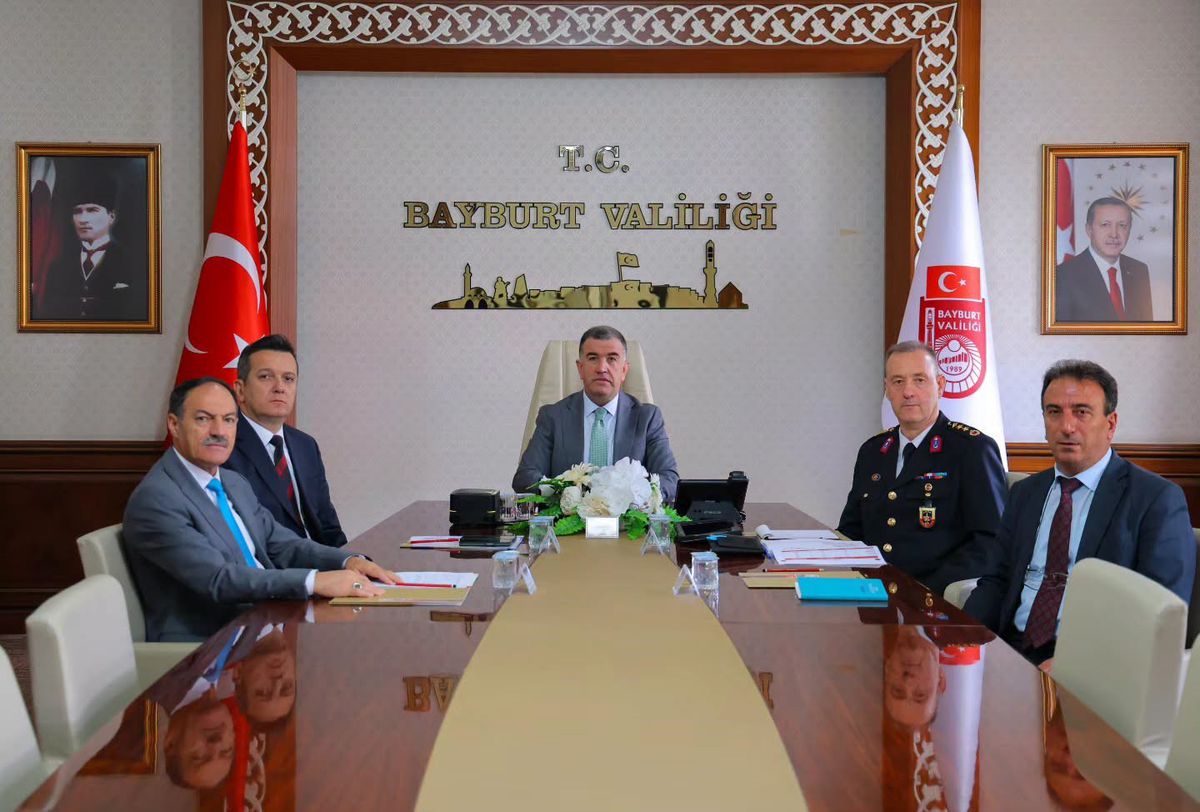 Vali Eldivan VKS üzerinden ‘Yurt Güvenliği’ toplantısına katıldı