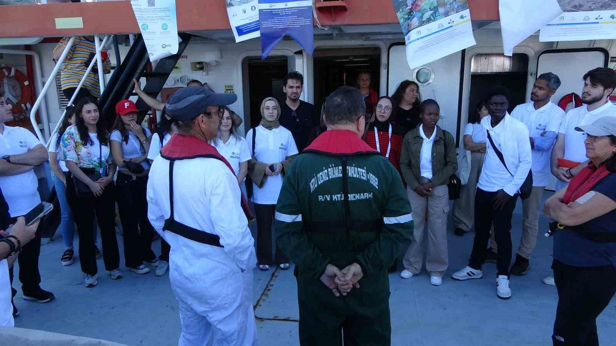 20 ülkeden öğrenciler KTÜ’nün araştırma gemisiyle Karadeniz’e açıldı