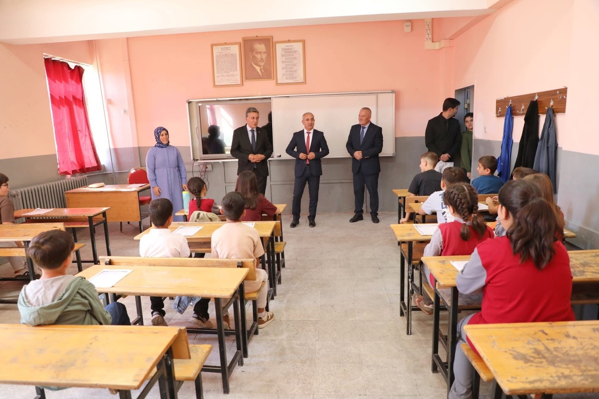 Ağrı’da 5. Sınıf Öğrencilerinin Uyum Heyecanına Veliler de Ortak Oldu