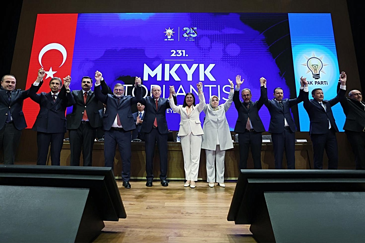 AK Parti'ye geçen Foça Belediye Başkanı Saniye Bora Fıçı'dan ilk açıklama: Tek önceliğim Foça
