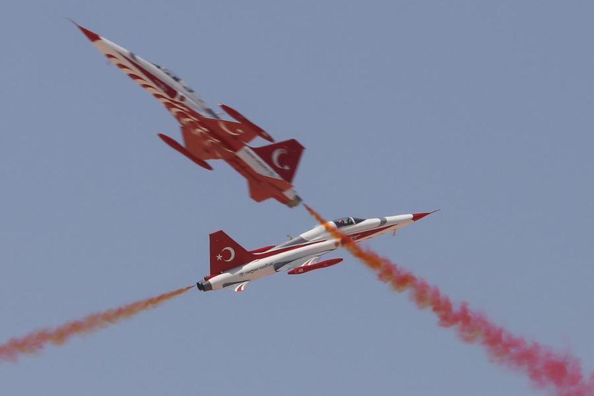 Albüm: Mısır'da düzenlenen hava gösterisi yoğun ilgi gördü