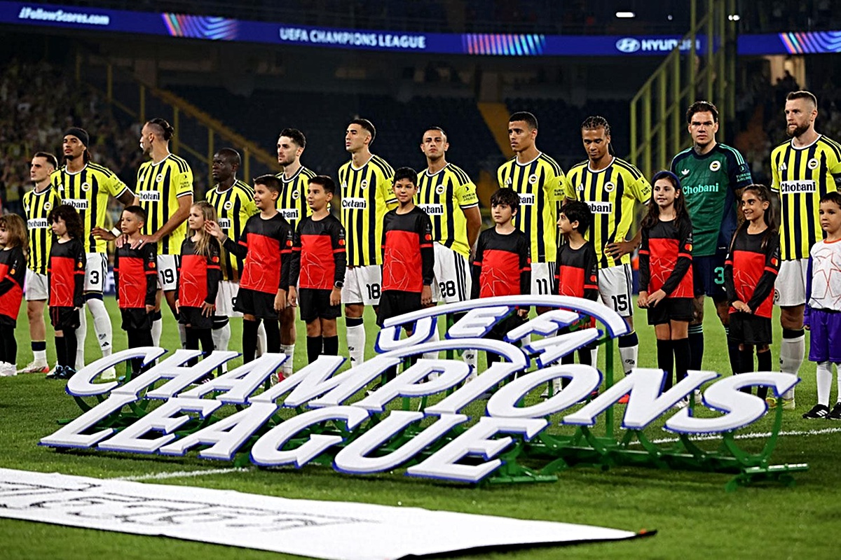 Ayakta alkışlandı! Fenerbahçe taraftarı yıldız isim için ''O olmasaydı halimiz haraptı'' diyor