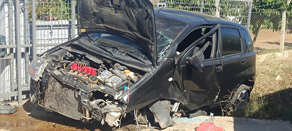 Bilecik'te otomobilin iş yerinin girişine çarpması sonucu 1 kişi yaralandı