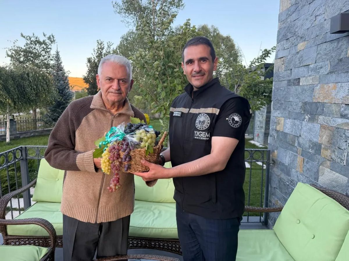 Binali Yıldırım’a Erzincan’daki tarımsal Ar-Ge çalışmaları anlatıldı