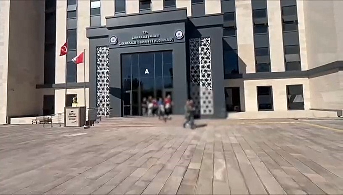 Çanakkale’de kaçak göçmen operasyonu; 7 organizatör, 115 kaçak göçmen yakalandı