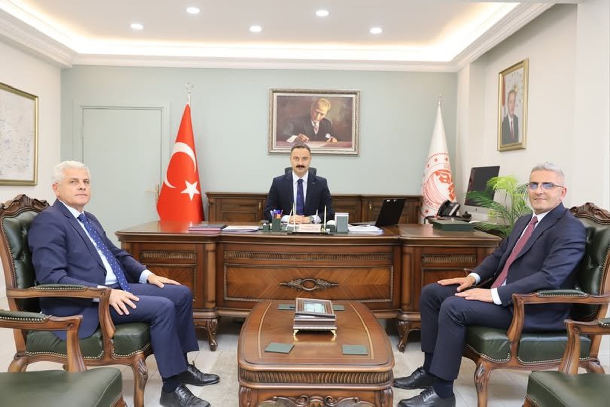 Doğubayazıt’ın Yeni İlçe Milli Eğitim Müdürü Kartal, Kaymakam Ayvat'ı Ziyaret Etti
