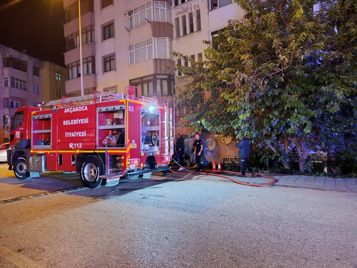 Düzce'de apartman dairesinde çıkan yangın söndürüldü