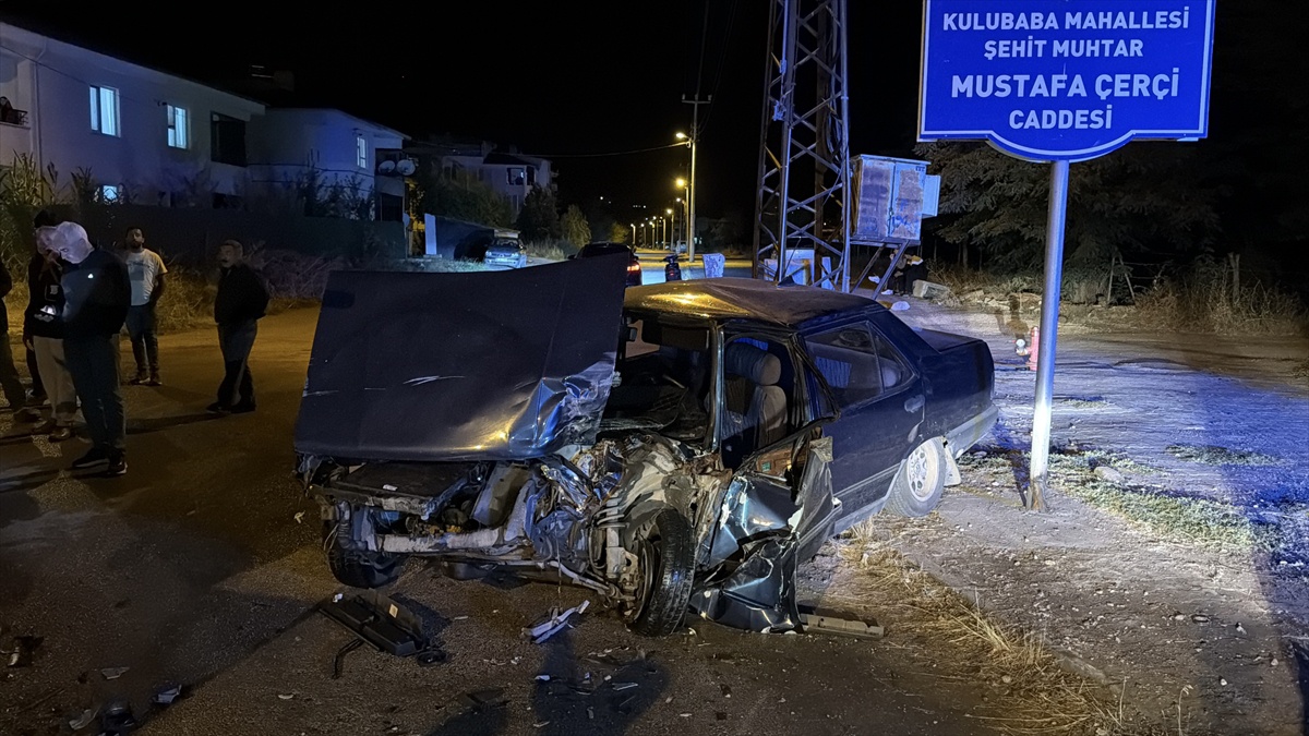Elazığ'da traktörle çarpışan otomobilin sürücüsü yaralandı