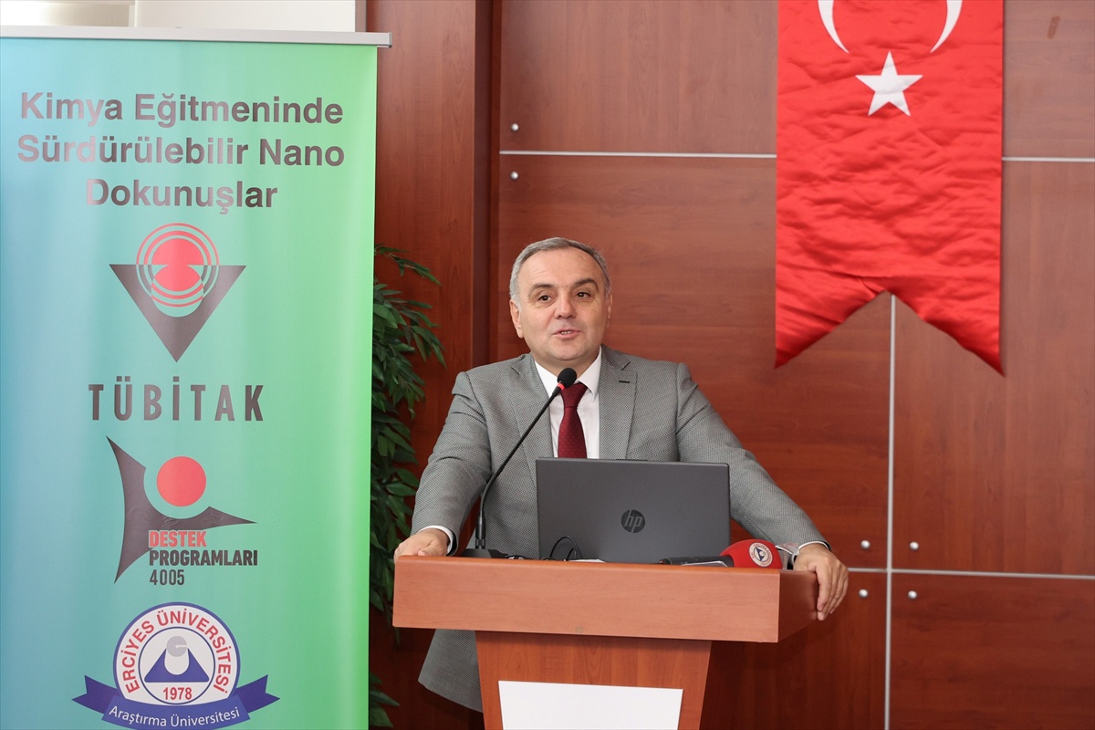 Erciyes Üniversitesinde kimya öğretmenlerine yönelik eğitim düzenlendi