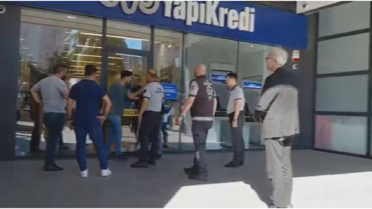Esenyurt’ta bıçakla kavga kamerada