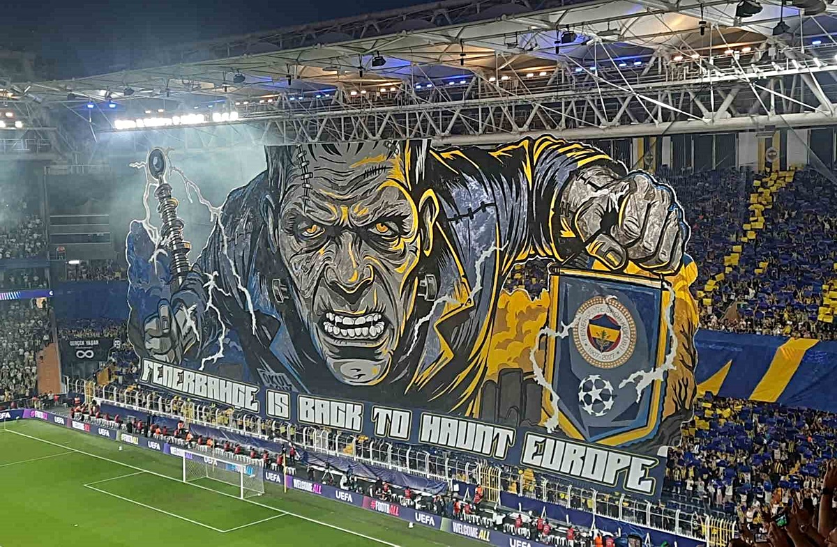 Fenerbahçe taraftarından Şampiyonlar Ligi ilk maçına özel koreografi