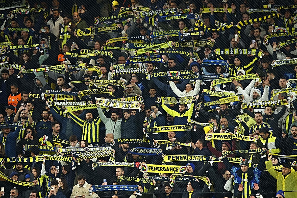 Fenerbahçe'den resmi açıklama: İsmail Kartal'a şişe atan taraftar bulundu! İşte cezası