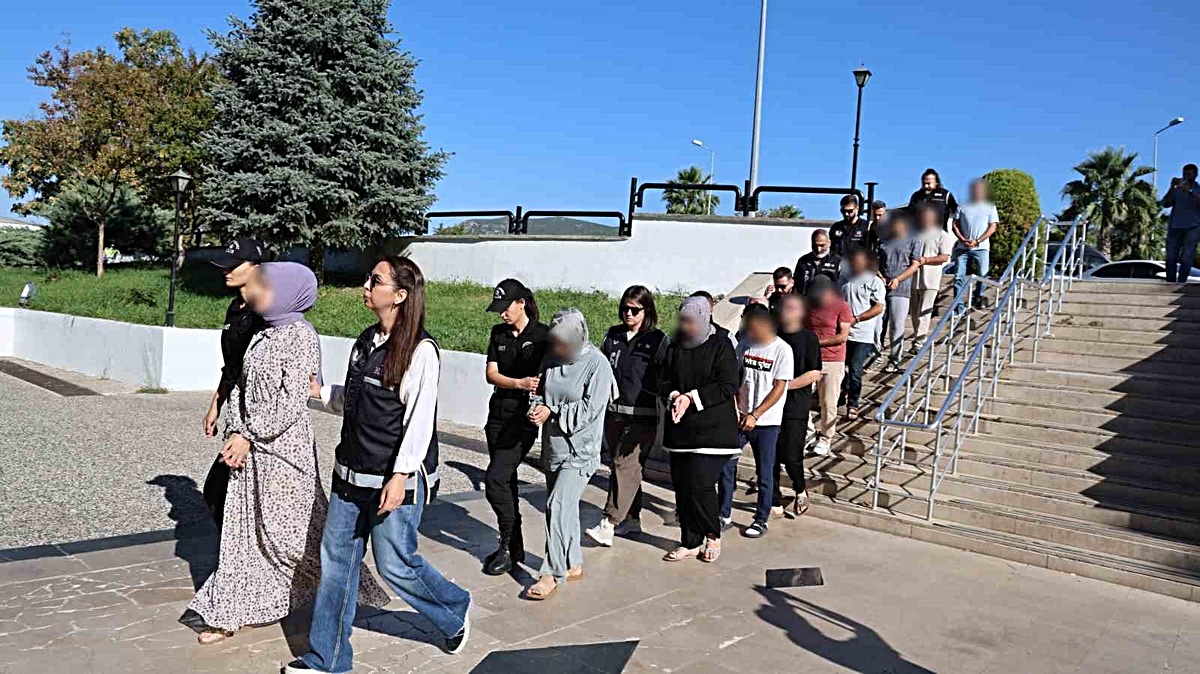 FETÖ’cülerin kaçış planı suya düştü: 8 tutuklama