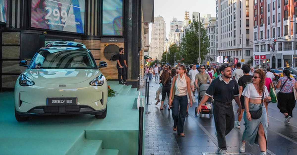 Geely, İspanya'da Üçüncü Modeli E2'yi Tanıttı