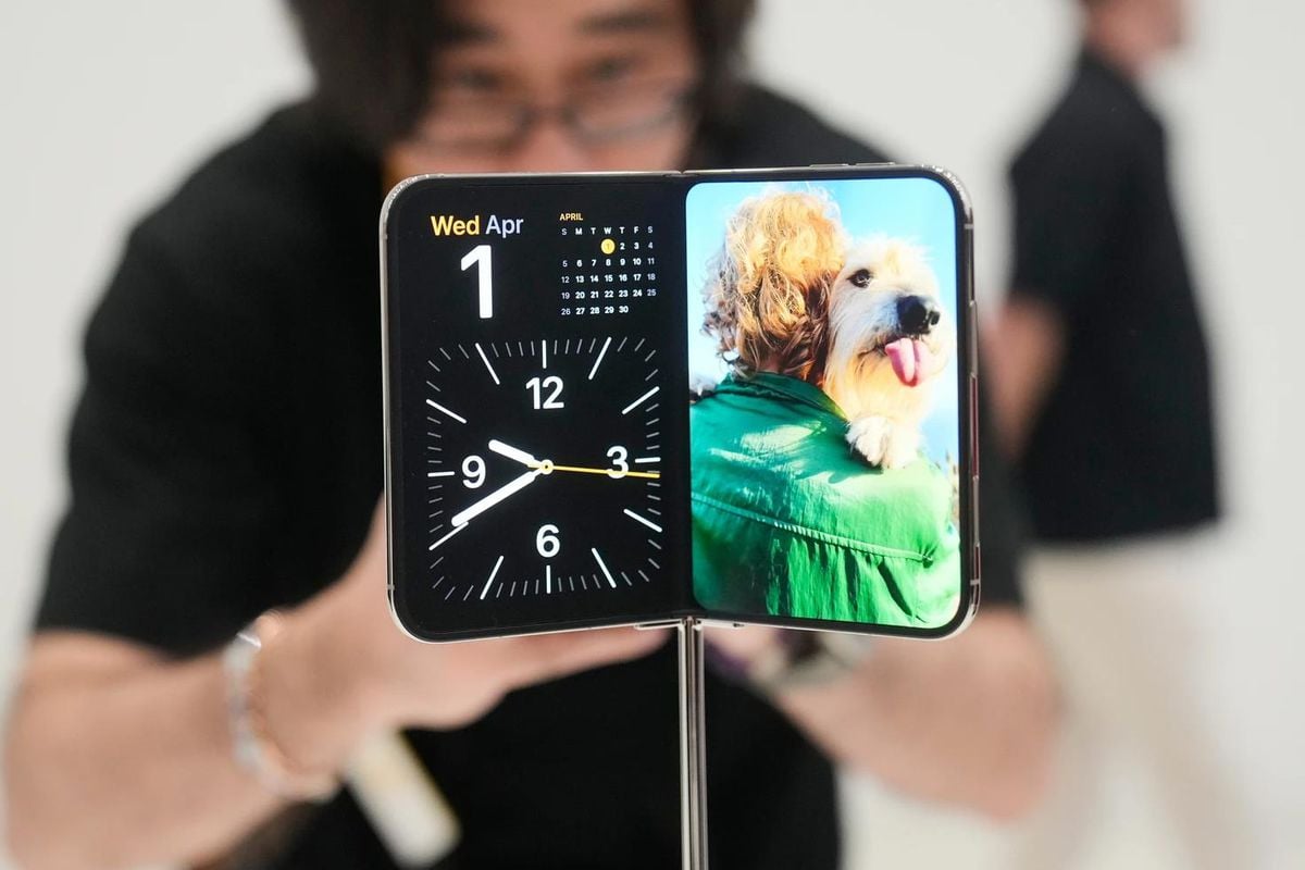 İlklerin telefonu ortalığı karıştırdı! Teknoloji devleri birbirine girdi
