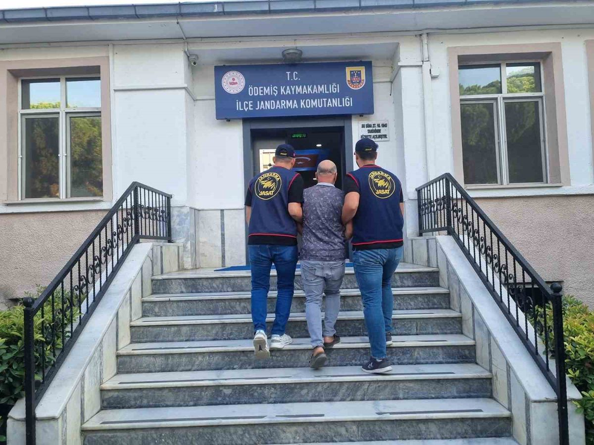İzmir’de 8 yıl hapisle aranan şahıs JASAT’tan kaçamadı