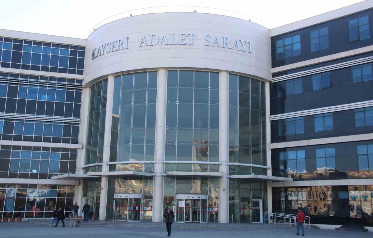 Kadınların bıçaklı kavgasında tutuklu sanığa tahliye