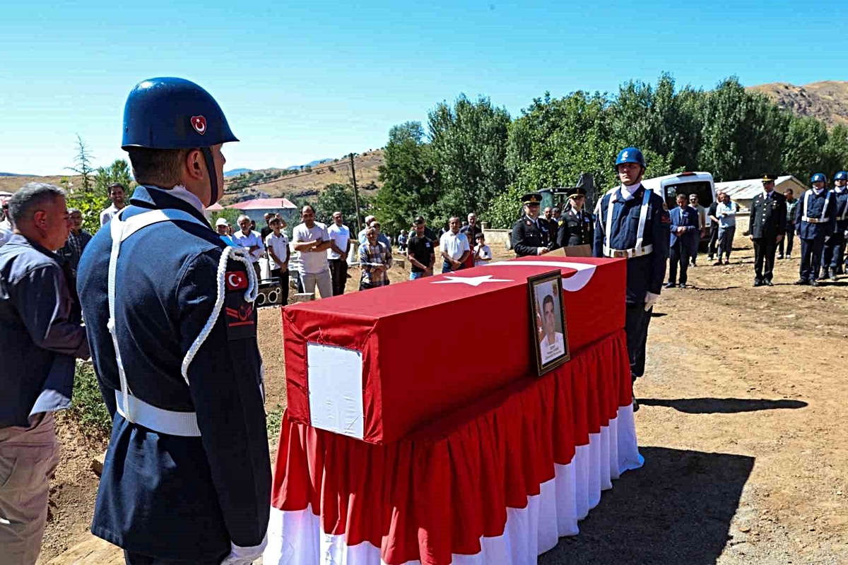 Kalp krizi geçiren güvenlik korucusu son yolculuğuna uğurlandı