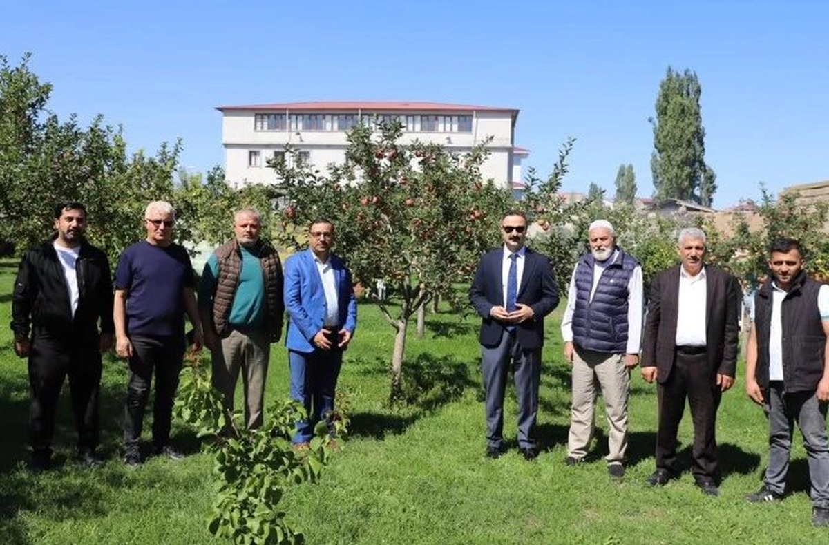 Kaymakam Ayvat; Şeyh Mustafa Tanrıverdi Külliyesi’ni ziyaret etti.