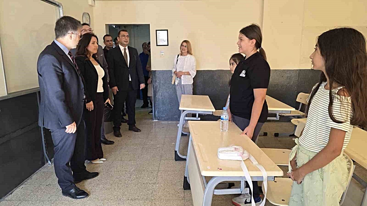 Kaymakam Öztürk, uyum haftasında öğrencilerle buluştu