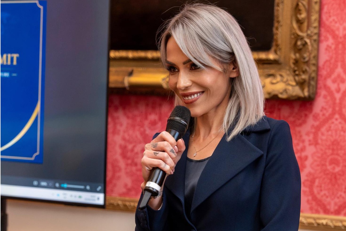 Londra'daki uluslararası barış gecesine Dil Bilimci Derya Şahin de katıldı