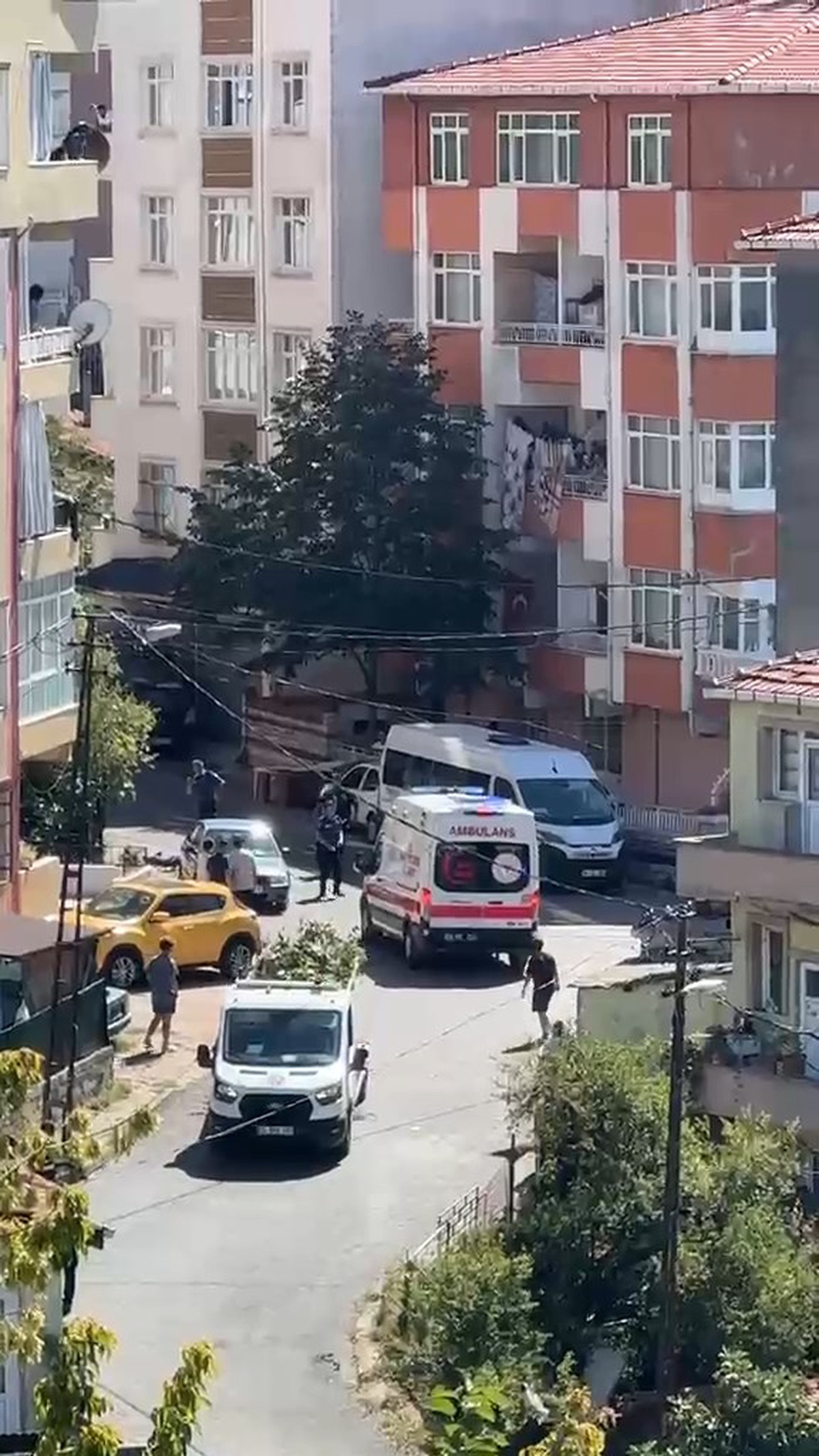 Maltepe'de iş yeri sahibi, işletmeciyi silahla yaraladı