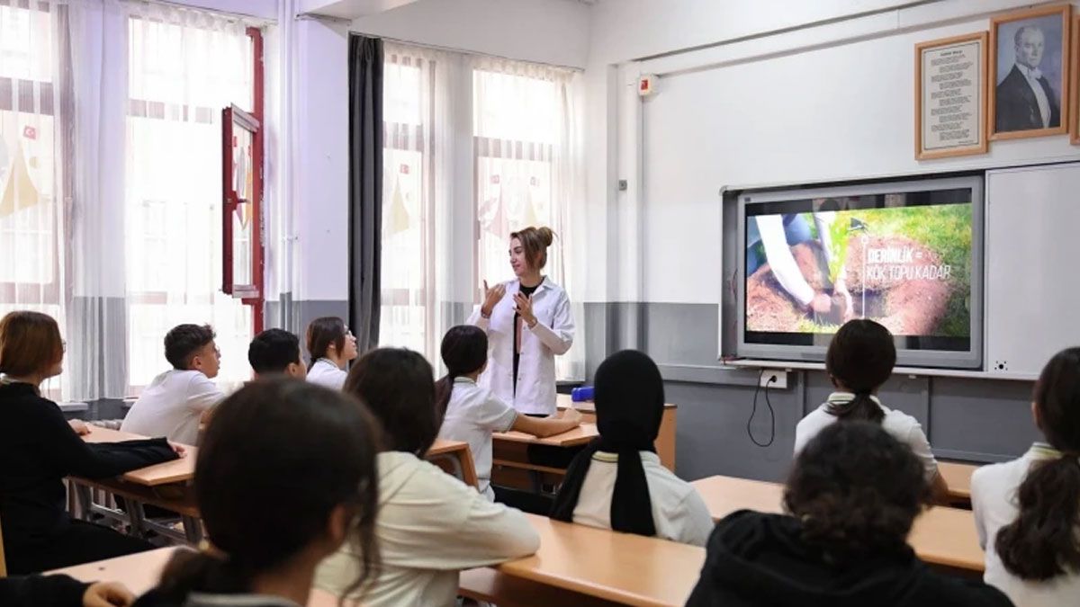 MEB'de sözleşmeli öğretmenler için kadroya geçiş süreci başladı