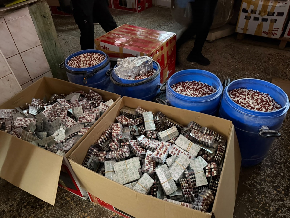 Mersin'de pişirim fırınında 1 milyon 29 bin sentetik ecza hapı ele geçirildi